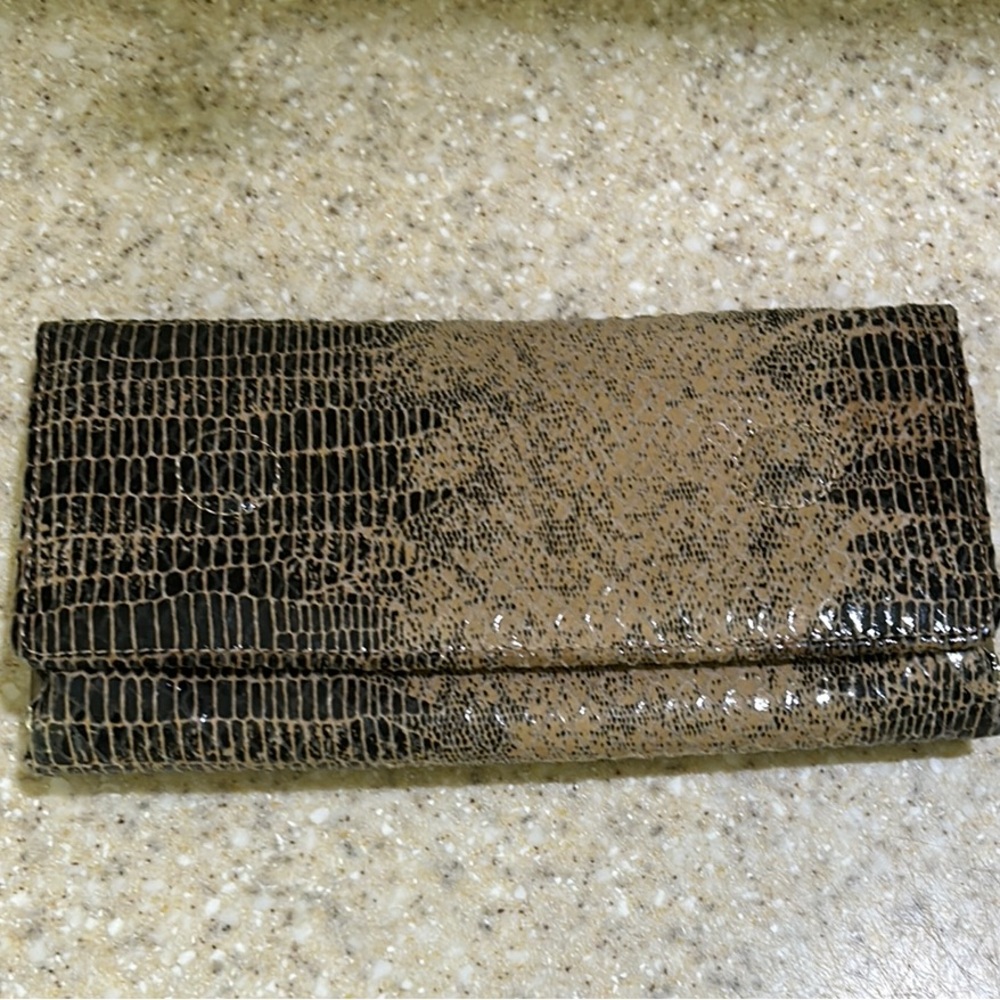 HOBO Black and Tan Textured Wallet